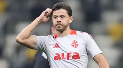 Oscar Romero jogador do Internacional durante aquecimento antes da partida contra o Atletico-MG no estadio Arena MRV pelo campeonato Brasileiro A 2025. Foto: Gilson Lobo/AGIF