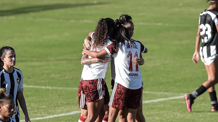Jogadoras do Flamengo. Foto: Thiago Ribeiro/AGIF