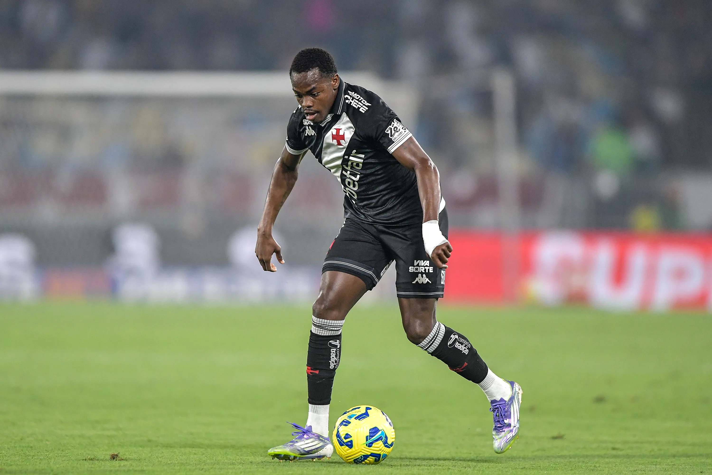 Andrés Gómez durante partida pelo Vasco. Foto: Thiago Ribeiro/AGIF