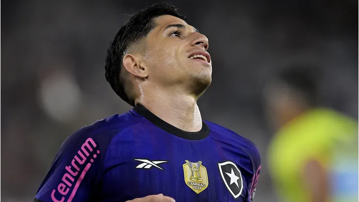 Savarino jogador do Botafogo durante partida contra o Gremio no estadio Engenhao pelo campeonato Brasileiro A 2025. Foto: Alexandre Loureiro/AGIF