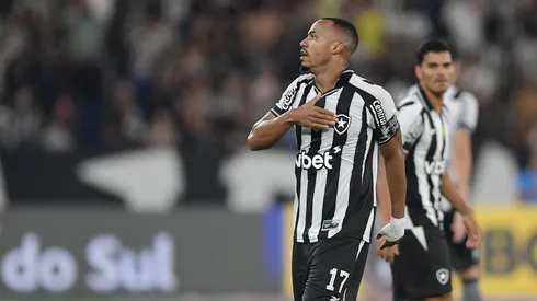 RJ - RIO DE JANEIRO - 04/06/2025 - BRASILEIRO A 2025, BOTAFOGO X CEARA - Marlon Freitas jogador do Botafogo comemora seu gol durante partida contra o Ceara no estadio Engenhao pelo campeonato Brasileiro A 2025. Foto: Thiago Ribeiro/AGIF
