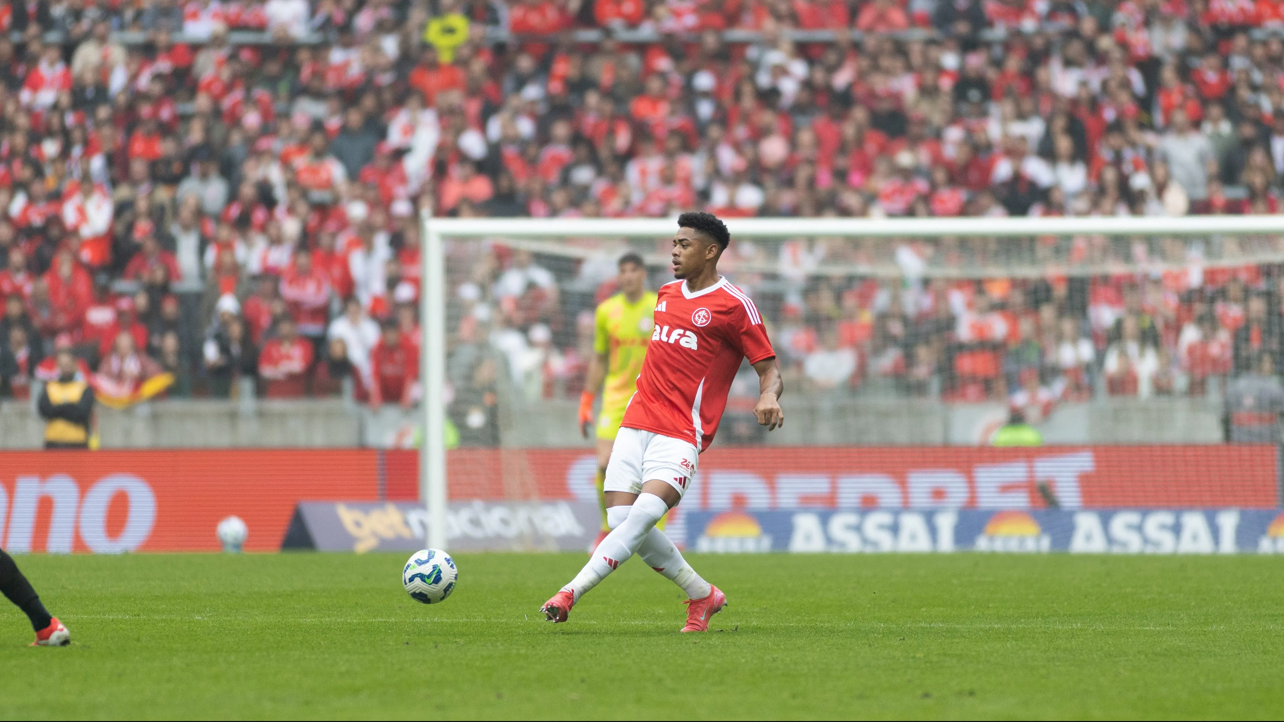 Victor Gabriel jogador do Internacional durante partida contra o Ceara no estadio Beira-Rio pelo campeonato Brasileiro A 2025. Foto: Cristiano Junior/AGIF