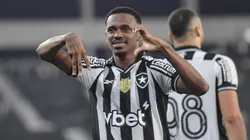 Jeffinho jogador do Botafogo comemora seu gol durante partida contra o Bahia no estadio Engenhao pelo campeonato Brasileiro A 2025. Foto: Thiago Ribeiro/AGIF