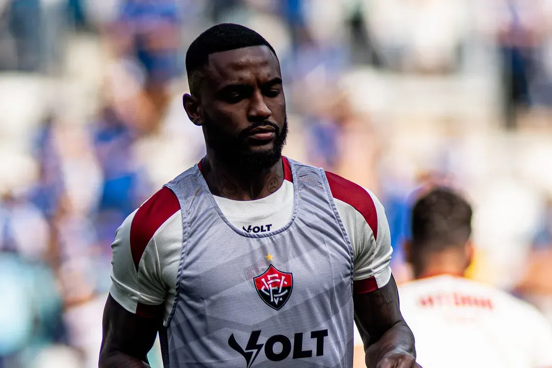 Lateral interessa ao Botafogo (Foto: Victor Ferreira | EC Vitória)