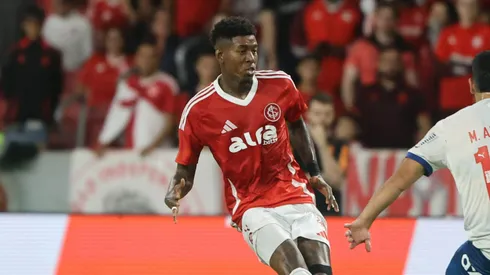 Vitão, zagueiro do Inter em partida pelo campeonato brasileiro (Foto: Ricardo Duarte / Internacional)