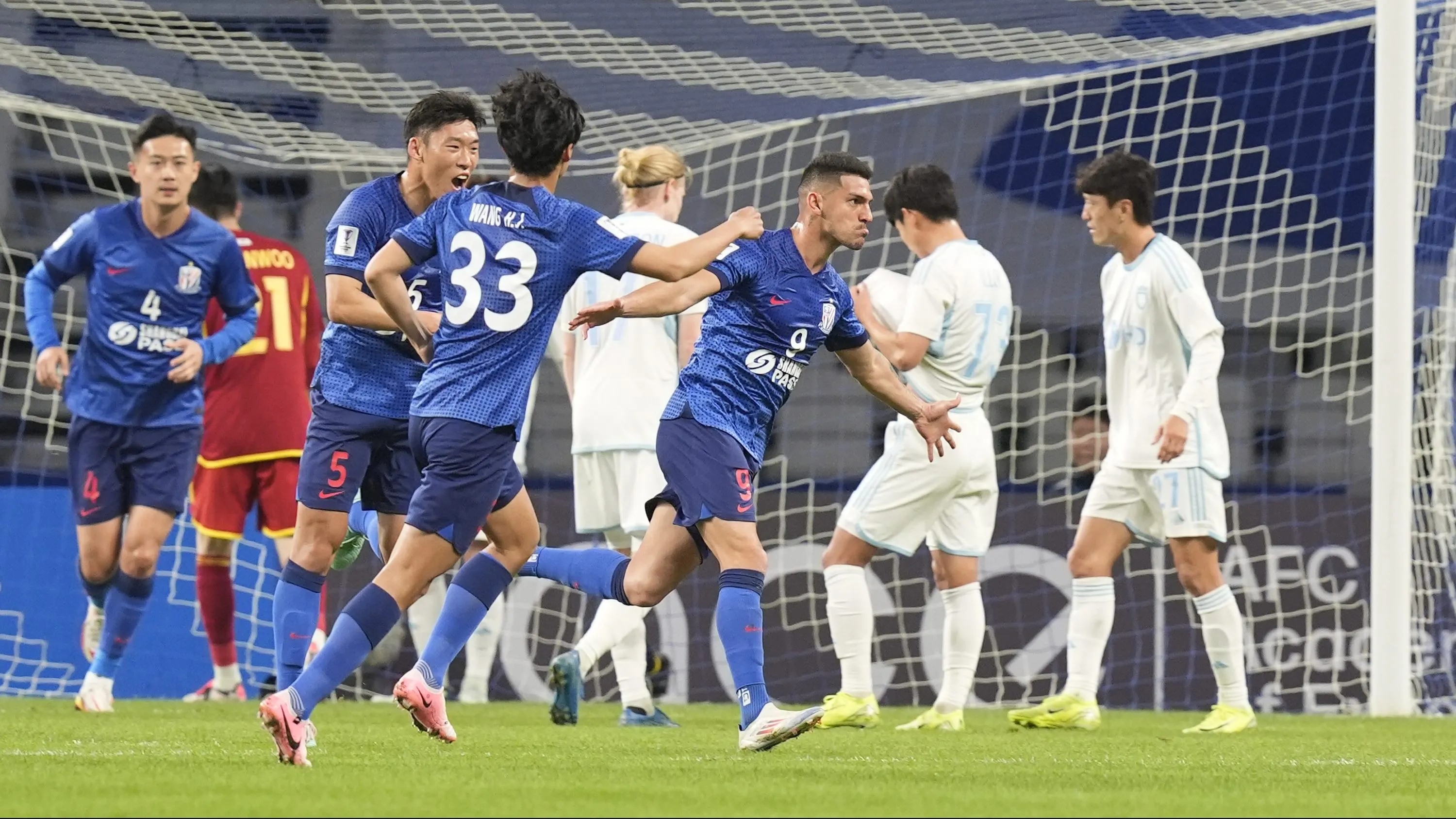 André Luís atuando pelo Shanghai. (Photo by Fred Lee/Getty Images)