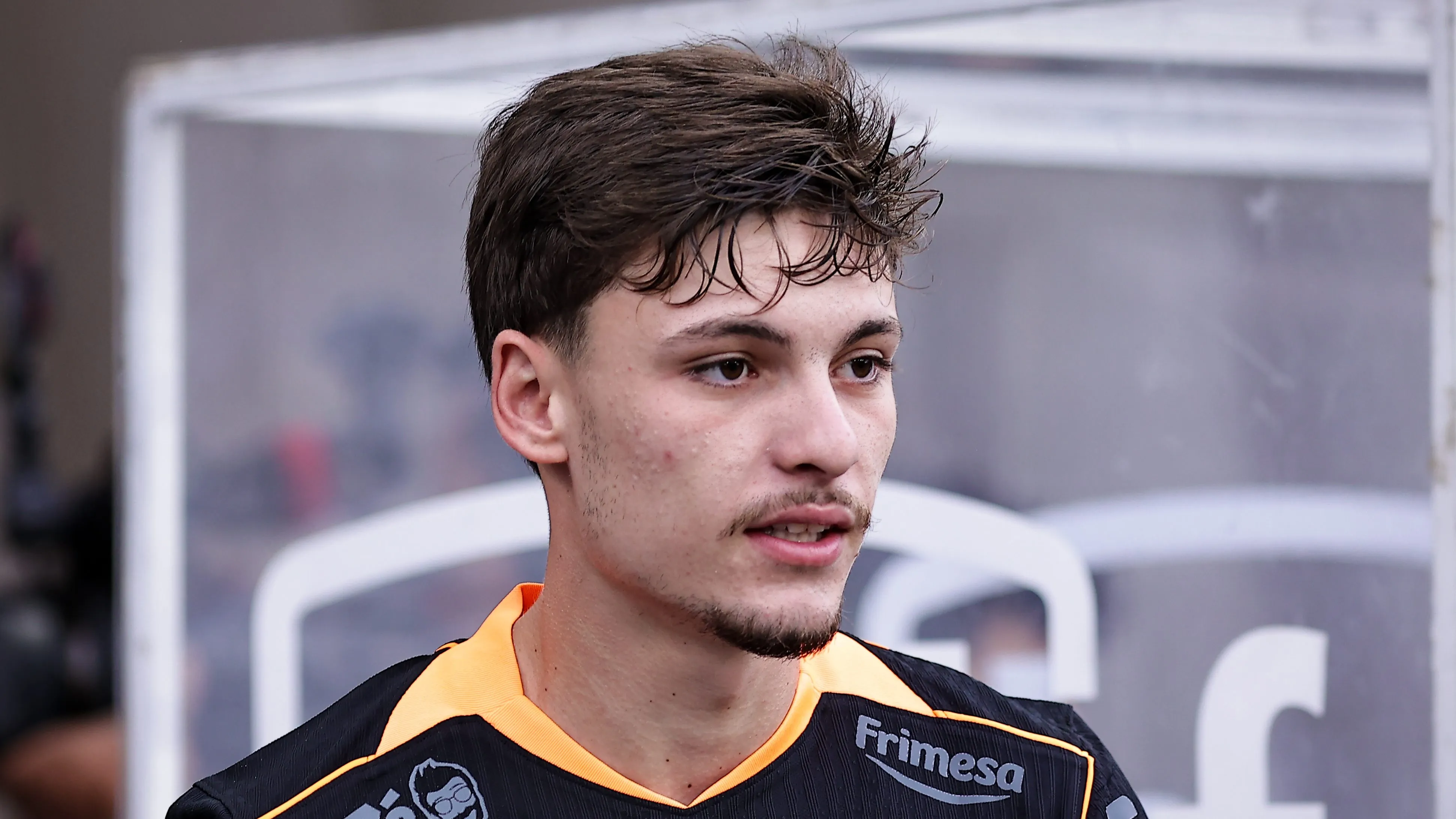 SP – SAO PAULO – 09/11/2025 – BRASILEIRO A 2025, CORINTHIANS X CEARA – Breno Bidon jogador do Corinthians durante entrada em campo para partida contra o Ceara no estadio Arena Corinthians pelo campeonato Brasileiro A 2025. Foto: Fabio Giannelli/AGIF