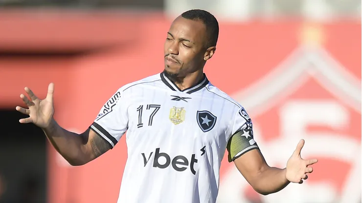 BA - SALVADOR - 09/11/2025 - BRASILEIRO A 2025, VITORIA X BOTAFOGO - Marlon Freitas jogador do Botafogo durante partida contra o Vitoria no estadio Barradao pelo campeonato Brasileiro A 2025. Foto: Jhony Pinho/AGIF