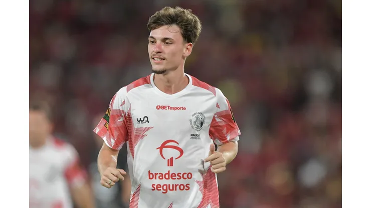 RJ - RIO DE JANEIRO - 27/12/2025 - JOGO DAS ESTRELAS 2025, ZICO ALL STAR GAME - Breno Bidon jogador do time Branco durante partida contra o time vermelho no estadio Maracana pelo Jogo das Estrelas - Zico All Star Game 2025 Foto: Thiago Ribeiro/AGIF