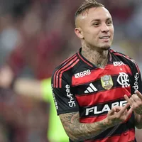 Torcida do Flamengo exalta Everton Cebolinha e pede renovação