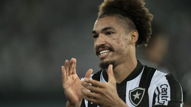 Adryelson em ação pelo Botafogo - Foto: Thiago Ribeiro/AGIF