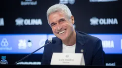 RS - PORTO ALEGRE - 22/12/2025 - GREMIO, APRESENTACAO DE LUIS CASTRO - Luis Castro fala aos jornalista durante sua apresentacao oficial como tecnico do Gremio em coletiva de imprensa realizada no Arena do Gremio. Foto: Maxi Franzoi/AGIF