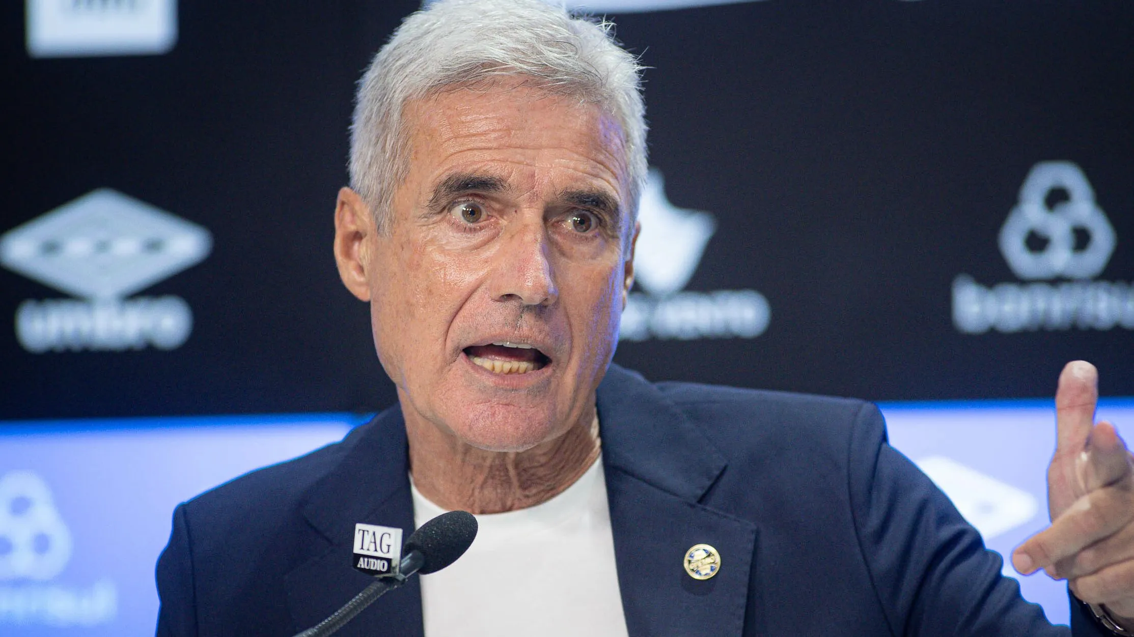 Luís Castro. Foto: Maxi Franzoi/AGIF