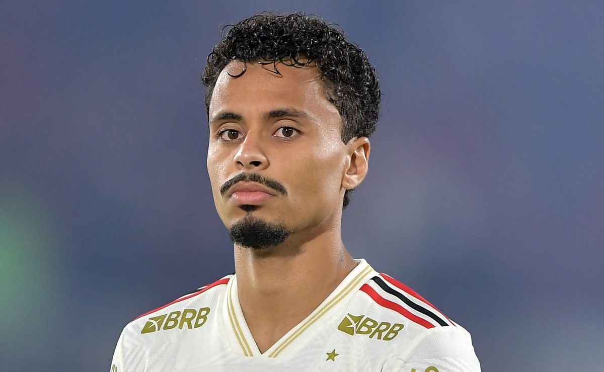 São Paulo pode “levar chapéu” do Corinthians em disputa acirrada pelo volante Allan