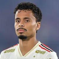 São Paulo pode "levar chapéu" do Corinthians pelo volante Allan