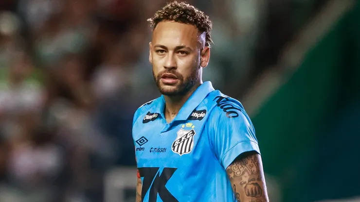 Neymar ainda não renovou seu contrato com o Santos