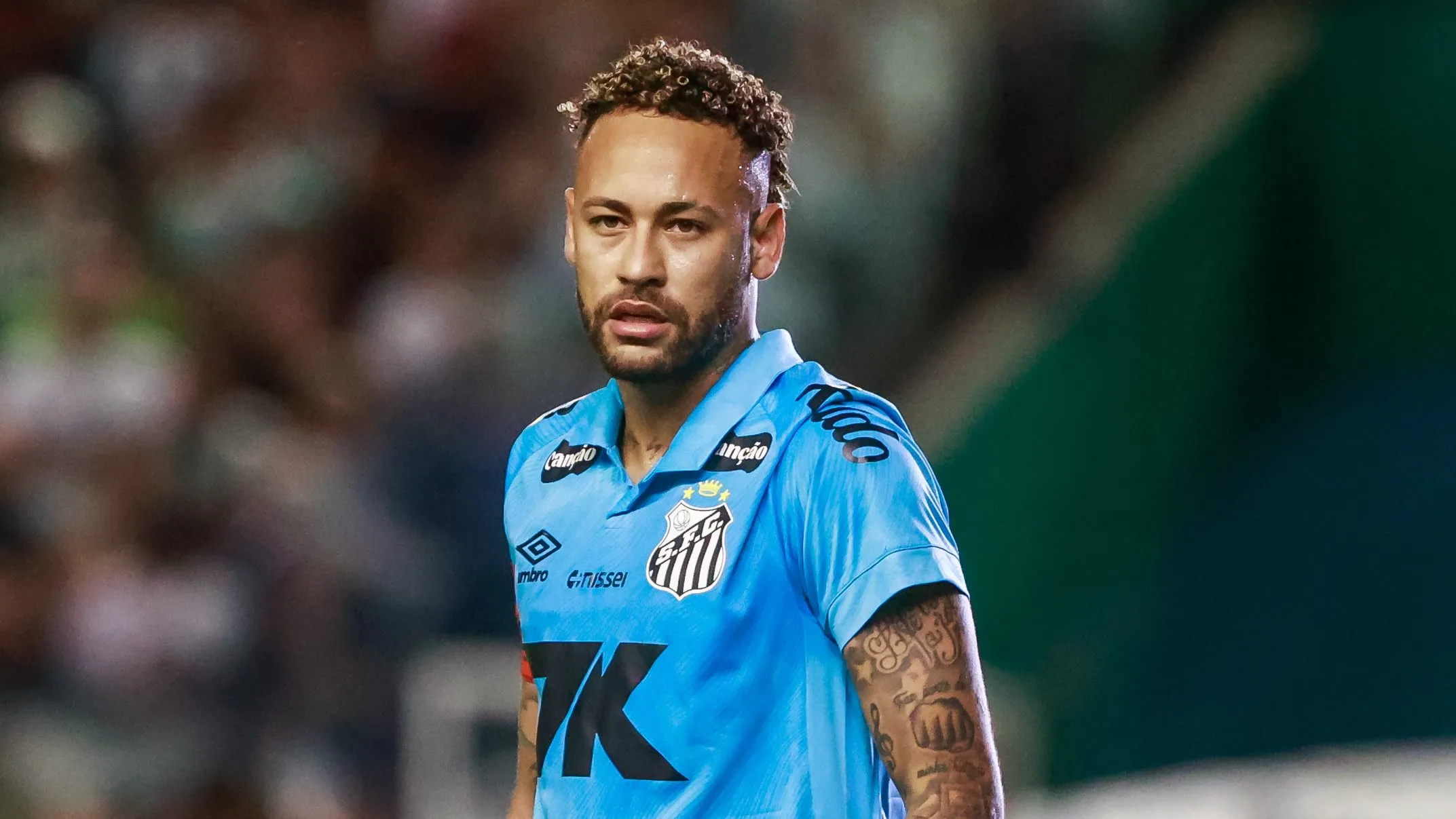 Neymar jogador do Santos durante partida contra o Juventude no estadio Alfredo Jaconi pelo campeonato Brasileiro A 2025. Foto: Luiz Erbes/AGIF