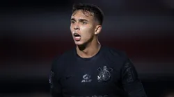 Giovane, ex-jogador do Corinthians, comemora seu gol durante partida contra o Bragantino no estadio Santa Cruz pelo campeonato Copa Sul-Americana 2024. Foto: Fabio Moreira Pinto/AGIF