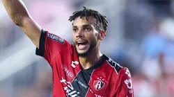 Matheus Dória, zagueiro do Atlas em partida pelo campeonato mexicano (Foto: Megan Briggs/Getty Images)