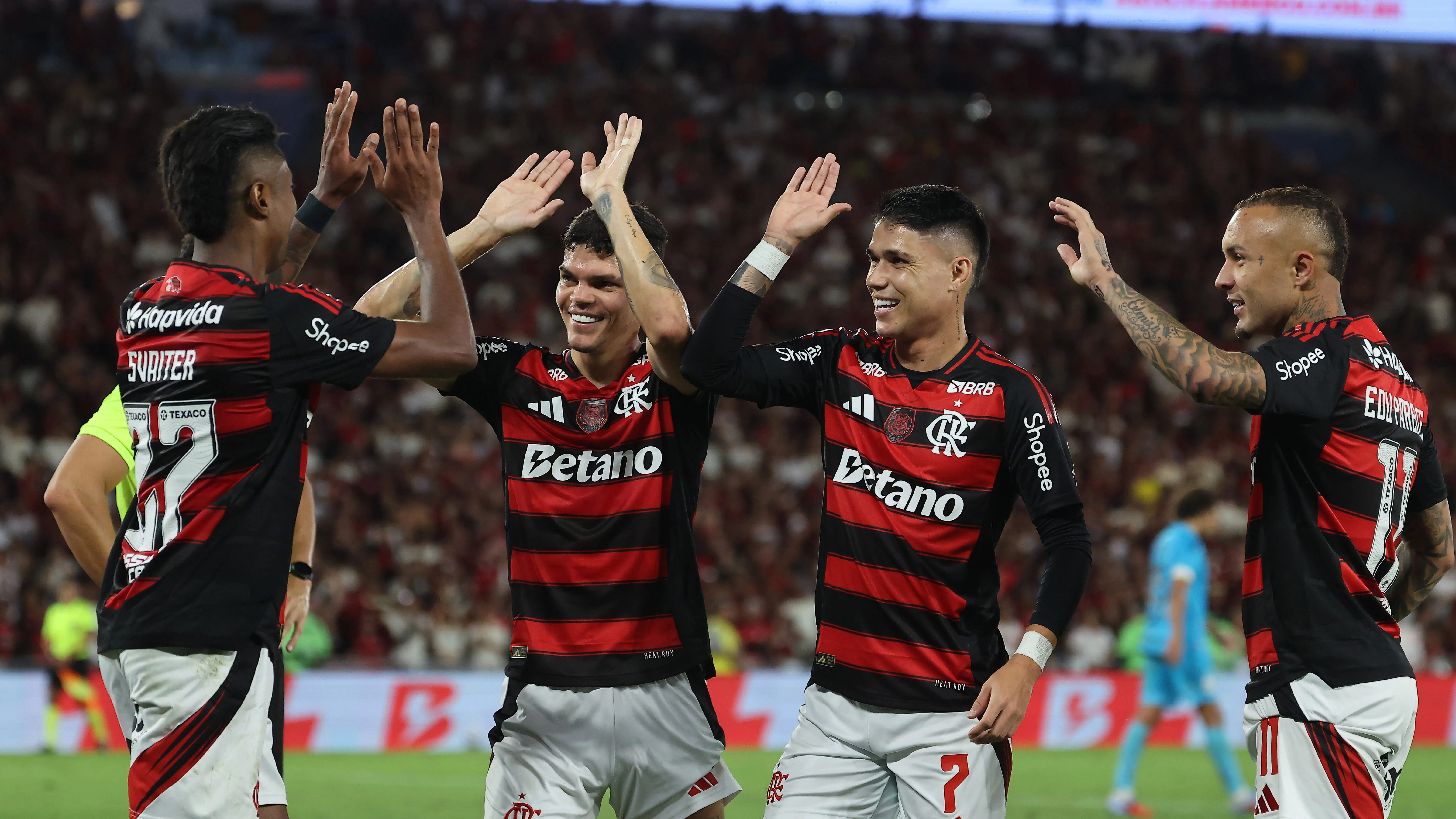 Cebolinha celebra gol pelo Flamengo. Photo by Wagner Meier/Getty Images