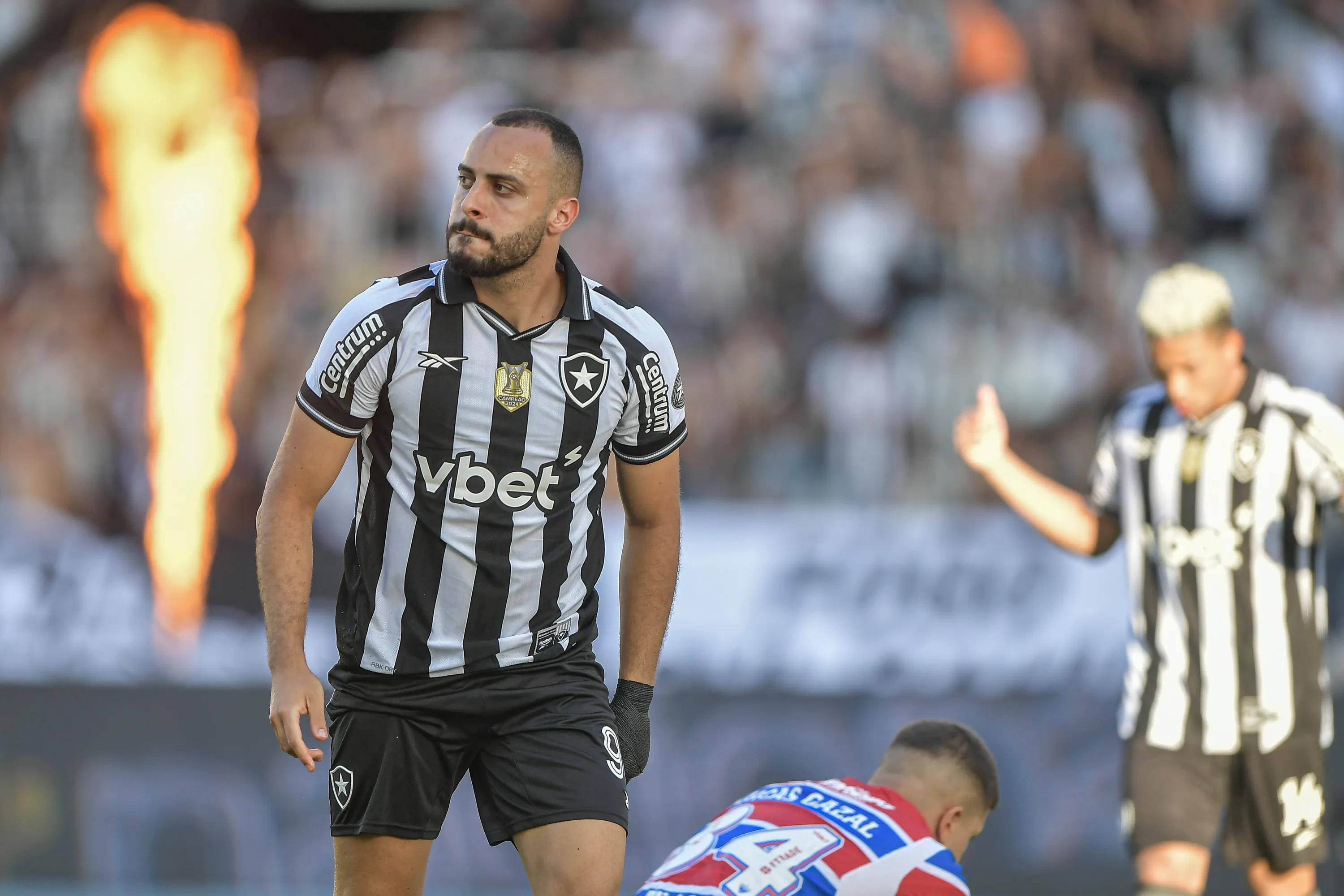 Arthur Cabral jogador do Botafogo comemora seu gol durante partida contra o Fortaleza no estadio Engenhao pelo campeonato Brasileiro A 2025. Foto: Thiago Ribeiro/AGIF