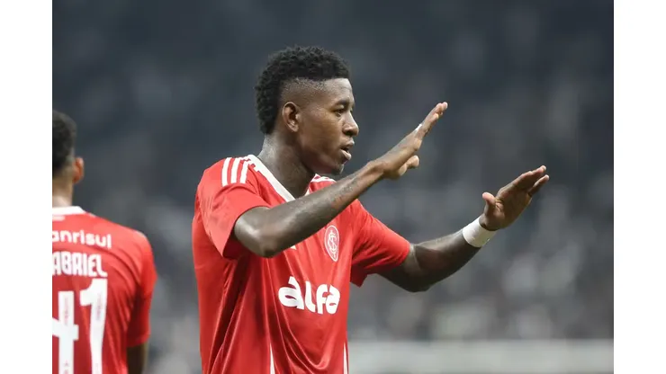 Vitão, zagueiro do Inter em partida pelo campeonato brasileiro (Foto: Ricardo Duarte / Internacional)