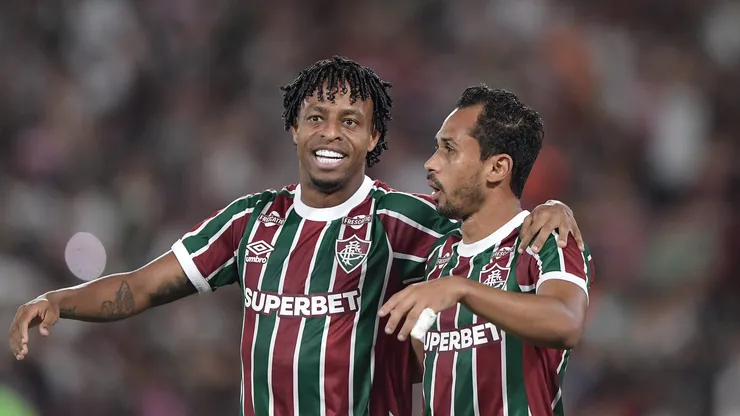 RJ - RIO DE JANEIRO - 04/10/2025 - BRASILEIRO A 2025, FLUMINENSE X ATLETICO-MG - Keno jogador do Fluminense comemora seu gol com Lima jogador da sua equipe durante partida contra o Atletico-MG no estadio Maracana pelo campeonato Brasileiro A 2025. Foto: Thiago Ribeiro/AGIF