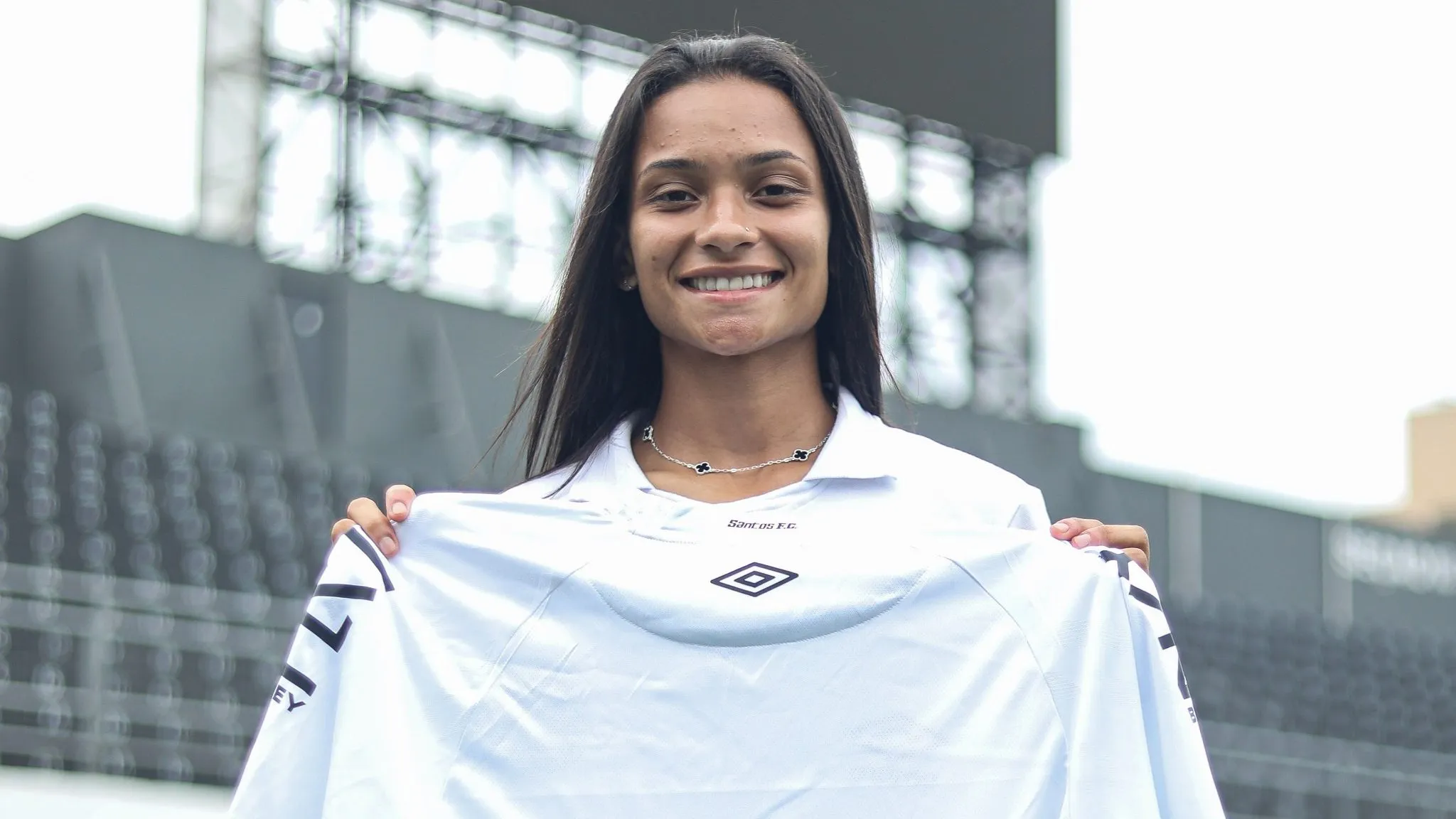 Samara, atacante do Santos, renova contrato