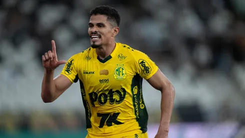 RJ - RIO DE JANEIRO - 17/09/2025 - BRASILEIRO A 2025, BOTAFOGO X MIRASSOL - Lucas Ramon jogador do Mirassol comemora seu gol durante partida contra o Botafogo no estadio Engenhao pelo campeonato Brasileiro A 2025. Foto: Jorge Rodrigues/AGIF