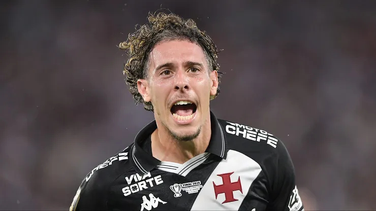 Nuno Moreira jogador do Vasco comemora seu gol durante partida contra o Corinthians no estádio Maracanã pelo campeonato Copa Do Brasil 2025