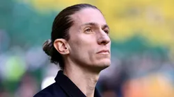 Filipe Luís vai quebrando recordes.