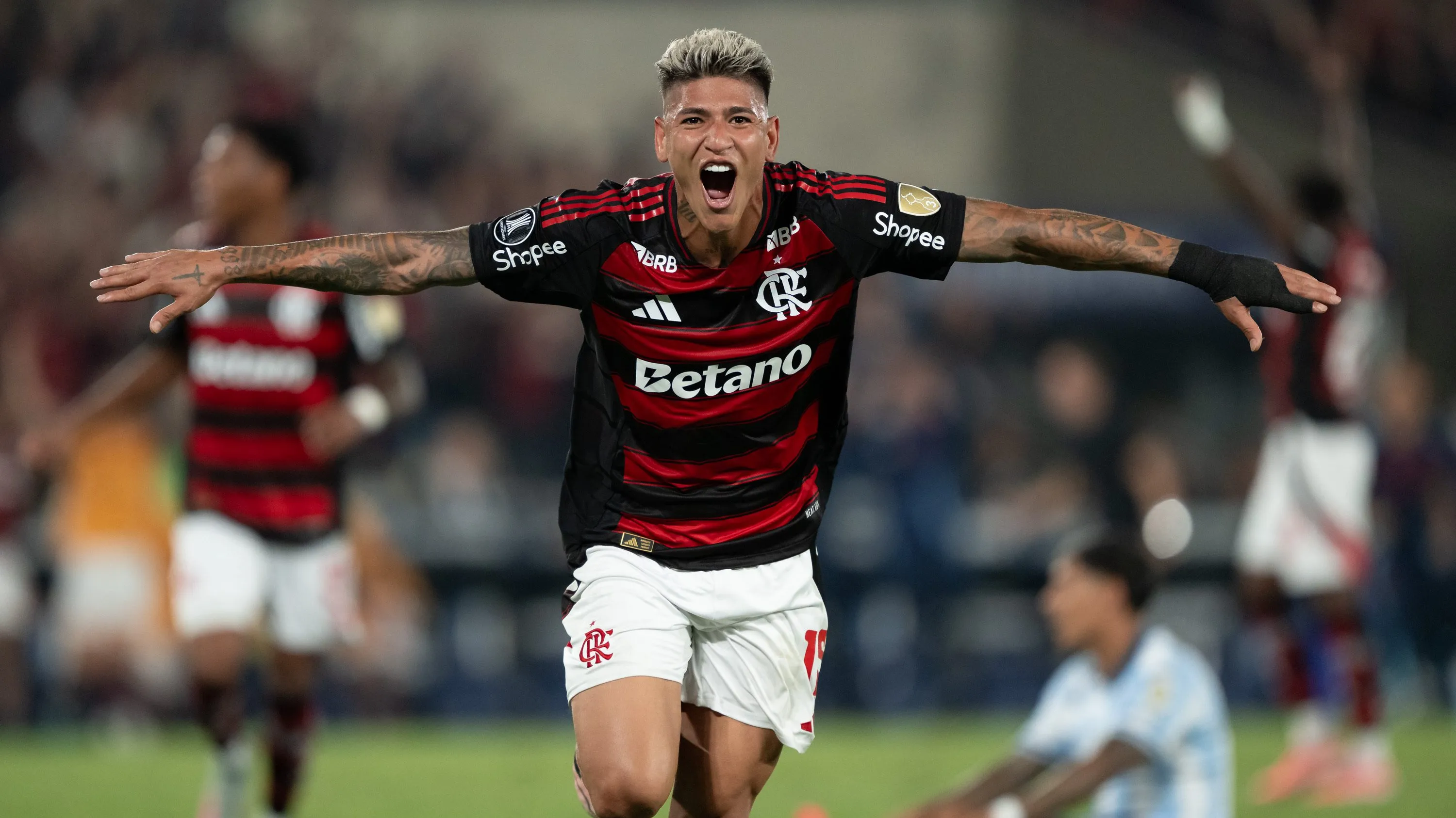 Carrascal comemora seu gol durante partida contra o Racing no Maracanã, pelo campeonato Copa Libertadores 2025. Foto: Jorge Rodrigues/AGIF