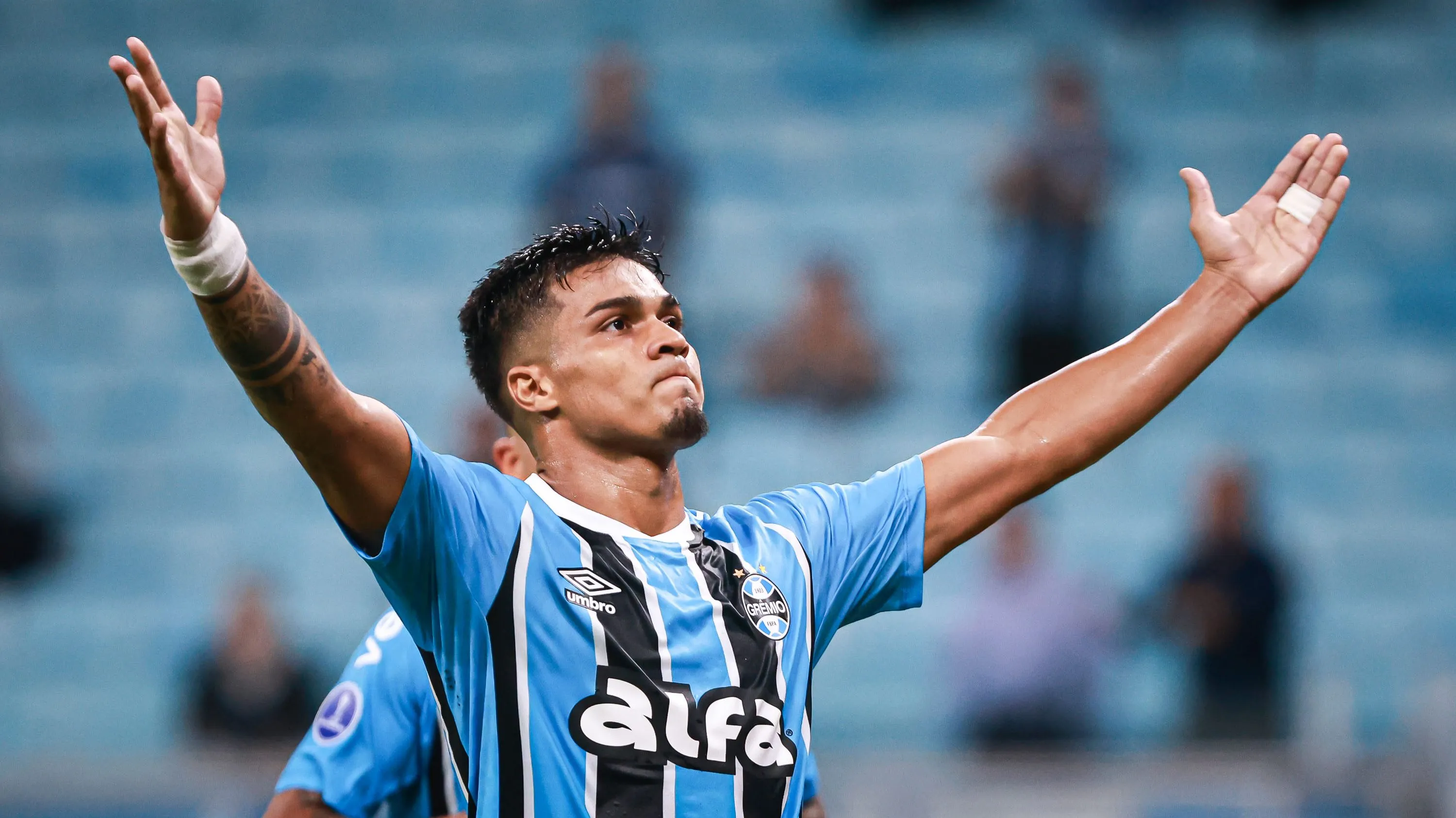 Arezocomemora seu gol durante partida contra o Atletico Grau na Arena do Gremio pelo campeonato Copa Sul-americana 2025. Foto: Maxi Franzoi/AGIF