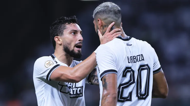 Alex Telles jogador do Botafogo durante partida contra o Palmeiras no estadio Arena Allianz Parque pelo campeonato Brasileiro A 2024. Foto: Ettore Chiereguini/AGIF