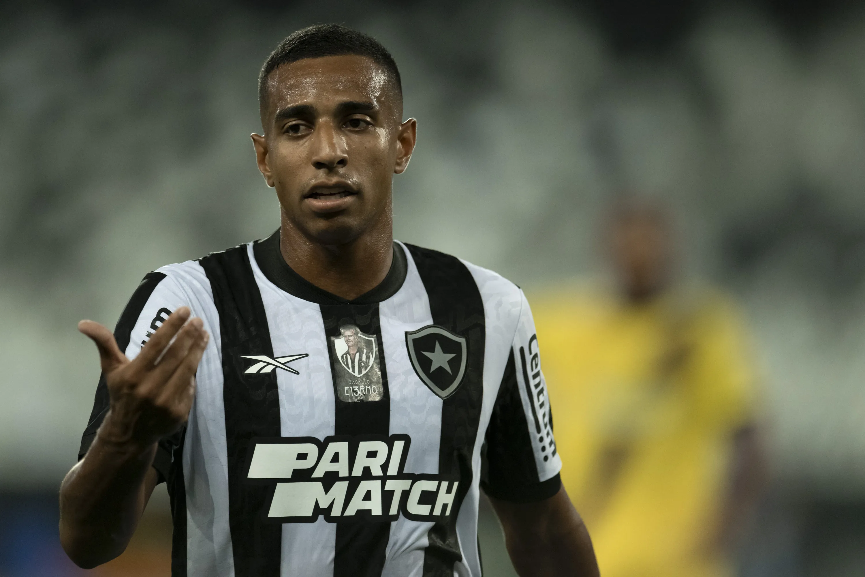 Victor Sá teve ótima participação pelo Botafogo sob o comando de Luís Castro – Foto: Jorge Rodrigues/AGIF