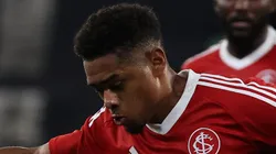 Victor Gabriel, zagueiro do Inter em partida pelo campeonato brasileiro (Foto: Wagner Meier/Getty Images)