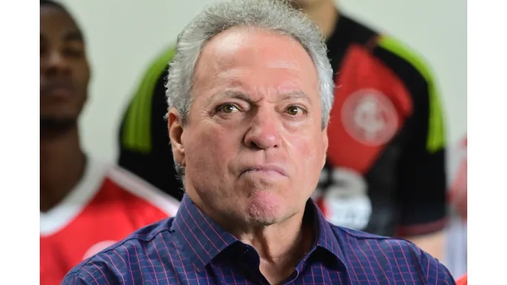 Dória, que quase fechou com Santos, está negociando com Inter de Abel Braga