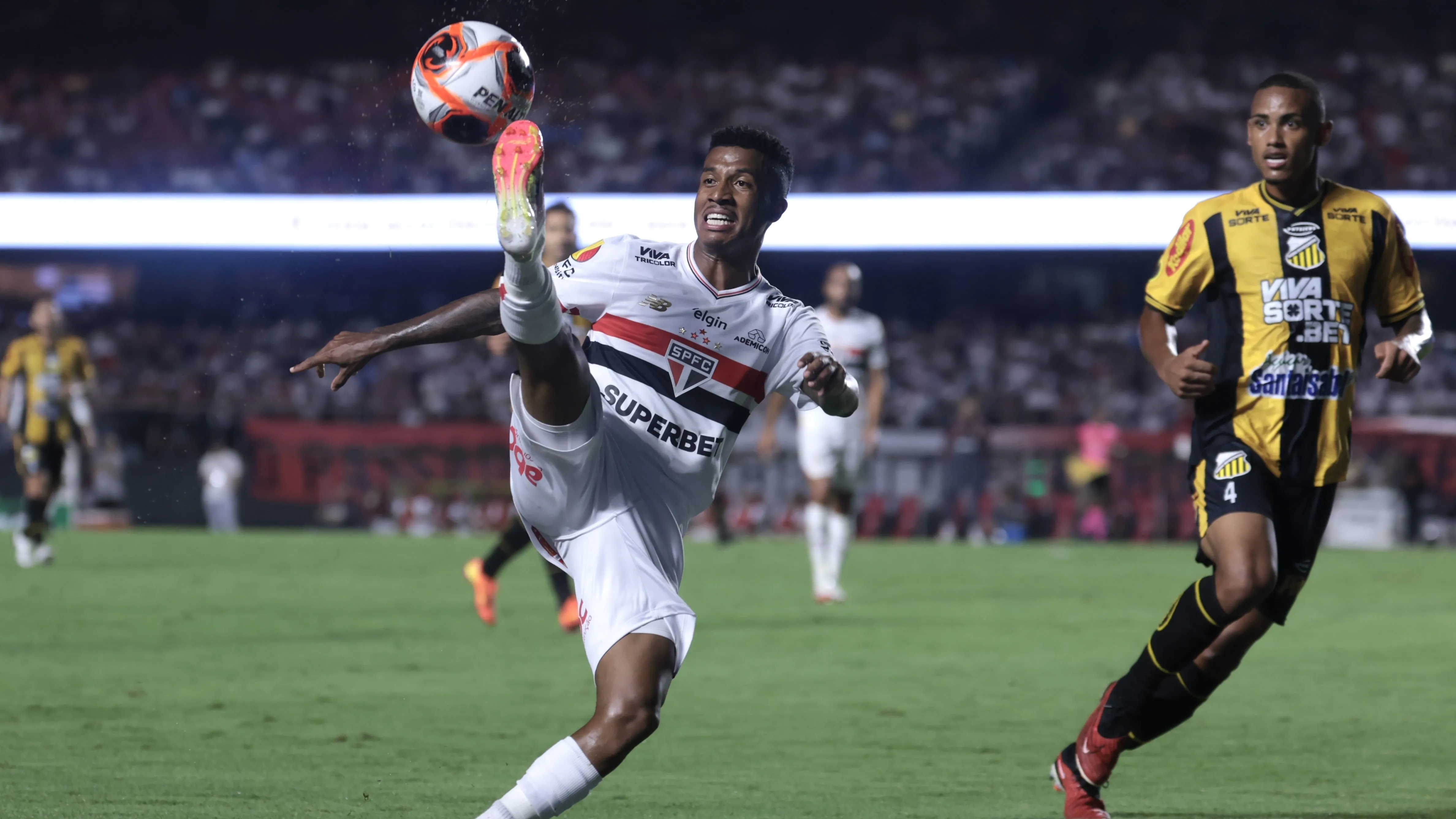 Marcos Antôni em ação pelo Tricolor – Foto: Marcello Zambrana/AGIF