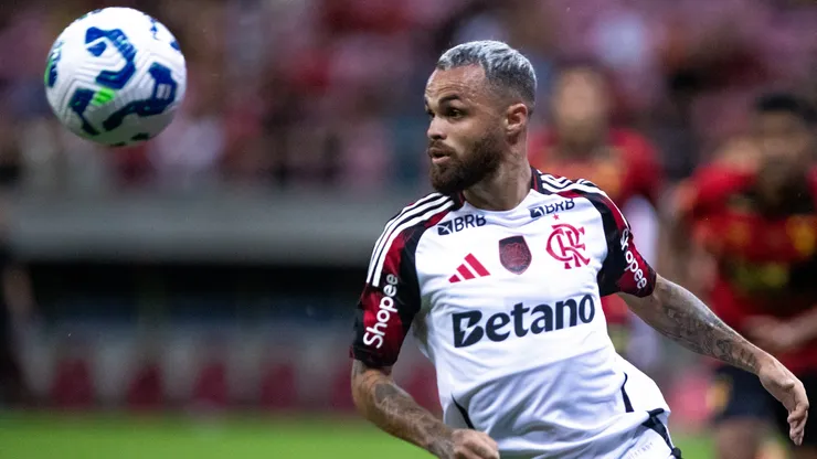 Michael é reserva do Flamengo de Filipe Luís