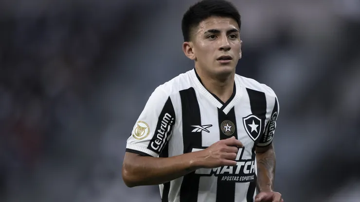 RJ - RIO DE JANEIRO - 09/11/2024 - BRASILEIRO A 2024, BOTAFOGO X CUIABA - Thiago Almada jogador do Botafogo durante partida contra o Cuiaba no estadio Engenhao pelo campeonato Brasileiro A 2024. Foto: Jorge Rodrigues/AGIF