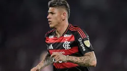 RJ - RIO DE JANEIRO - 13/08/2025 - COPA LIBERTADORES 2025, FLAMENGO X INTERNACIONAL - Carrascal jogador do Flamengo durante partida contra o Internacional no estadio Maracana pelo campeonato Copa Libertadores 2025. Foto: Thiago Ribeiro/AGIF