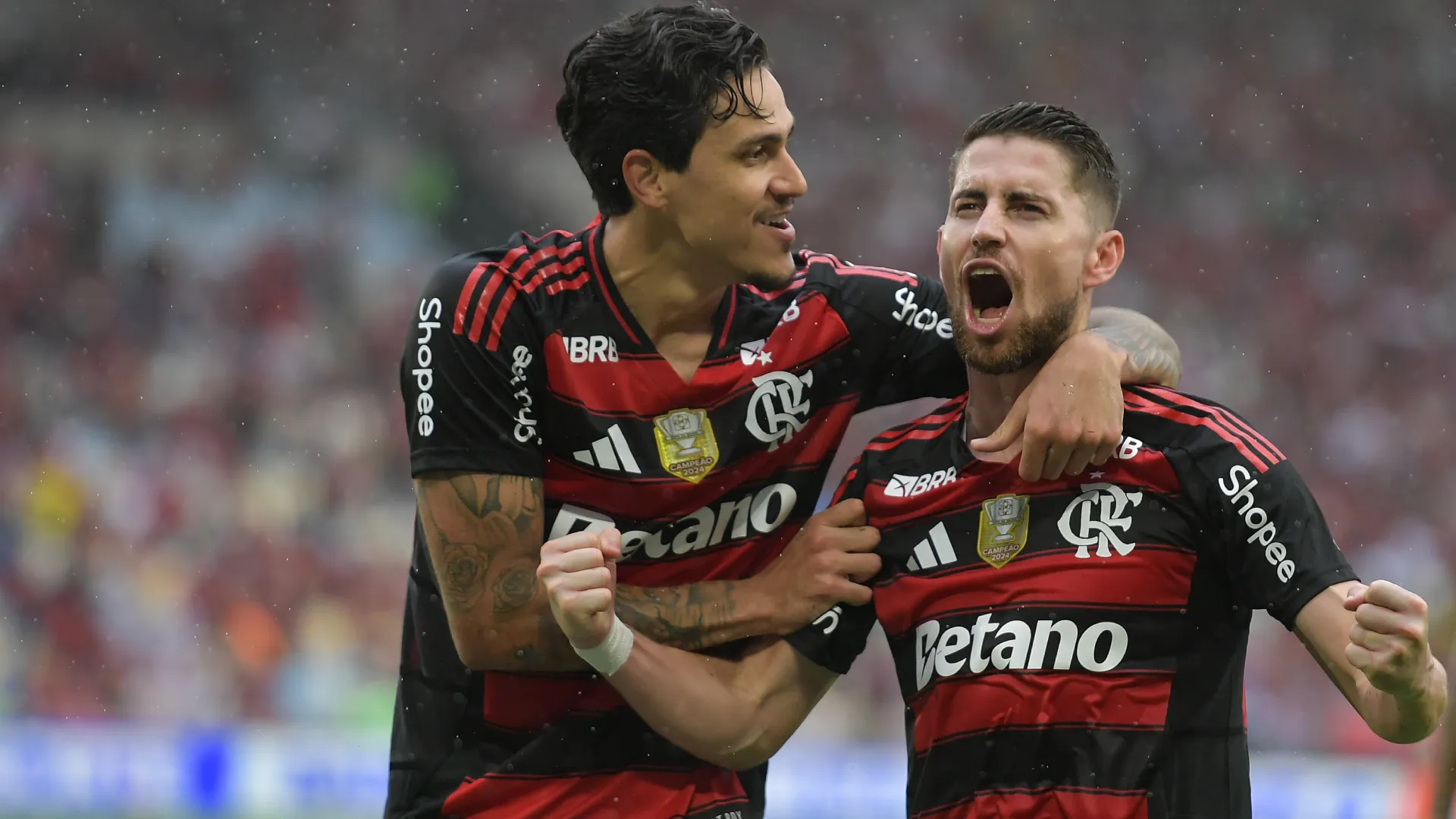 Pedro e Jorginho comemorando pelo Flamengo – Foto: Thiago Ribeiro/AGIF