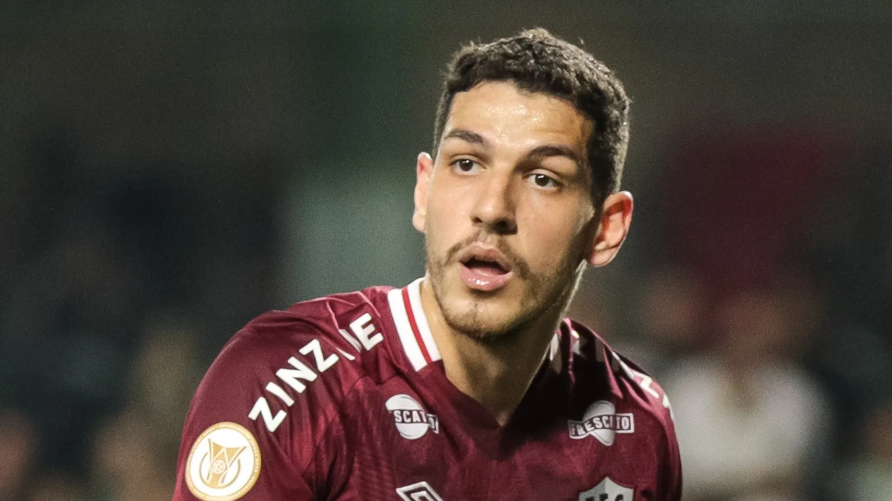 Foto: Robson Mafra/AGIF – Nino, ex-Fluminense, é um dos alvos do Palmeiras no mercado da bola.