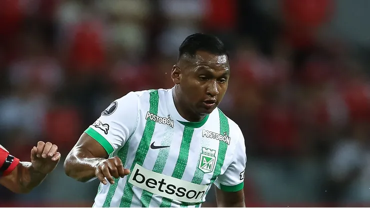 Camisa 9 colombiano em campo pelo Atlético Nacional.