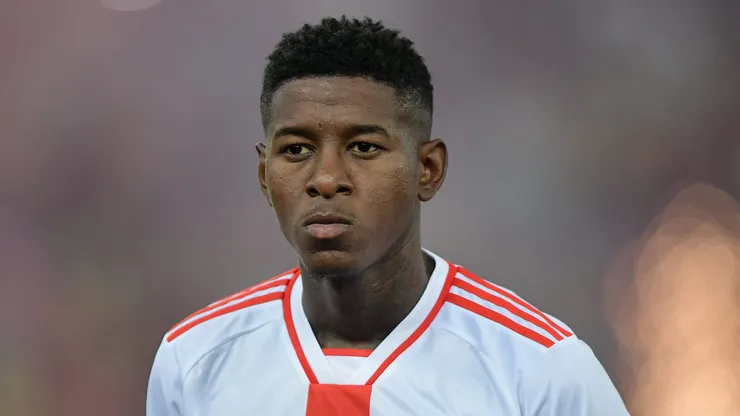 Vitão é oficialmente do Flamengo. Foto: Thiago Ribeiro/AGIF
