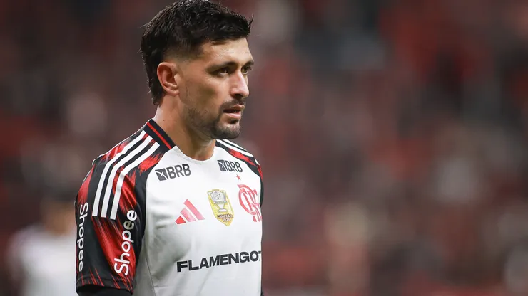 Arrascaeta com o uniforme II do Flamengo - Foto: Maxi Franzoi/AGIF