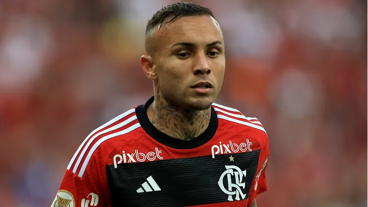 Atacante tem o futuro incerto - Foto: Buda Mendes/Getty Images.