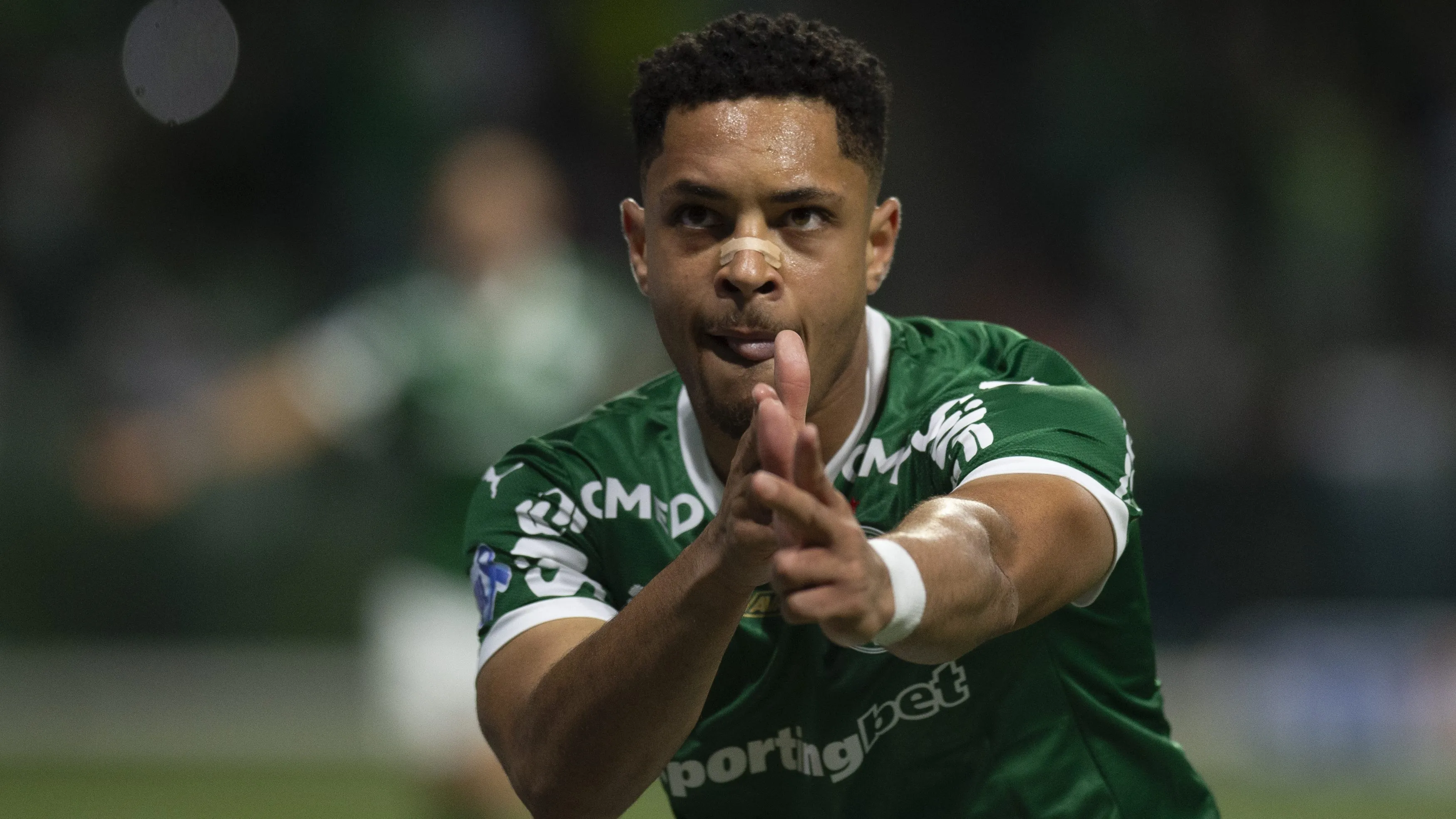 Vitor Roque terminou bem a temporada no Palmeiras - Foto: Anderson Romão/AGIF.