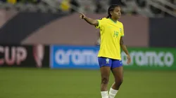 Geyse com a camisa da Seleção Brasileira Feminina - Foto: Leandro Lopes/CBF