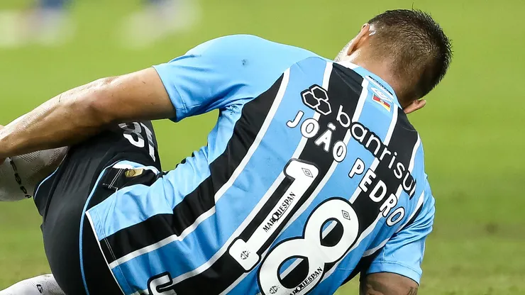João Pedro, lateral-direito do Grêmio em partida pelo campeonato brasileiro (Foto: Pedro H. Tesch/Getty Images)